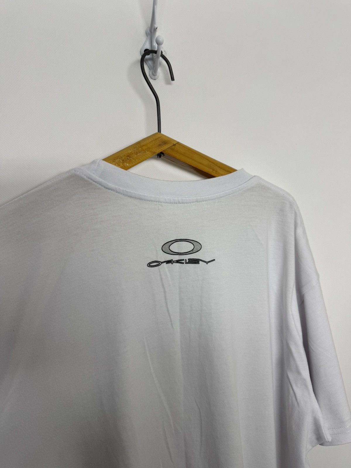 Oakley Vintage OAKLEY Center Logo T Shirt Hype Rare Gorpcore Size US L / EU 52-54 / 3 - 10 Thumbnail