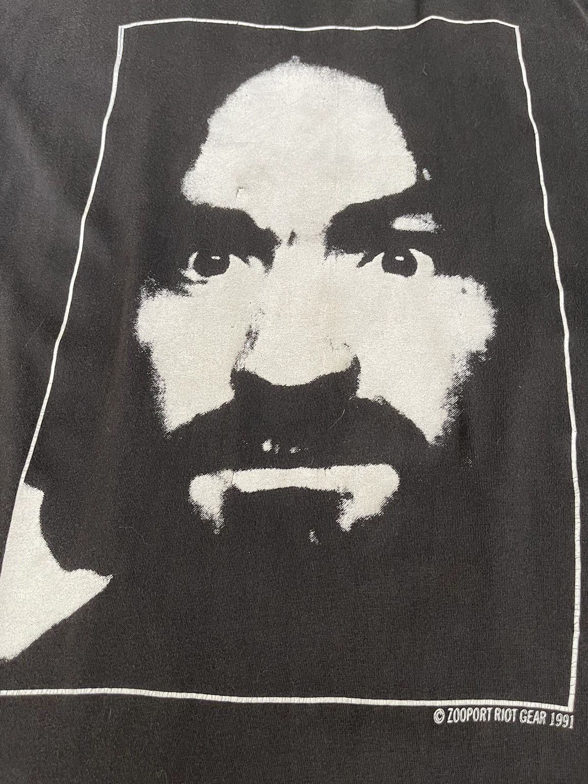 Vintage 1991 Vintage Charles Manson Charlie Don’t Surf Zooport Riot Size US L / EU 52-54 / 3 - 3 Thumbnail