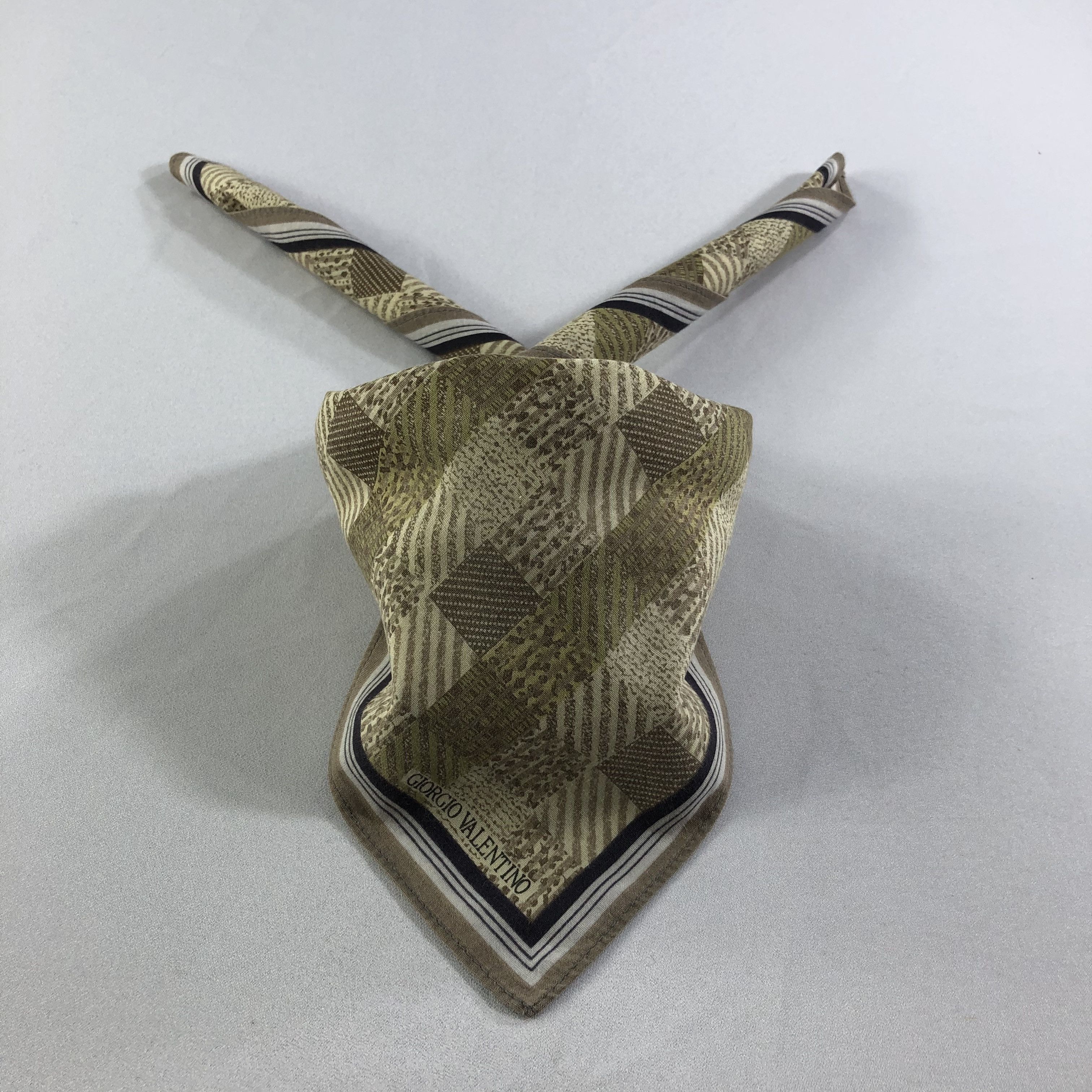 Vintage Giorgio Valentino Handkerchief Neckerchief Bandana H2159 Size ONE SIZE - 1 Thumbnail