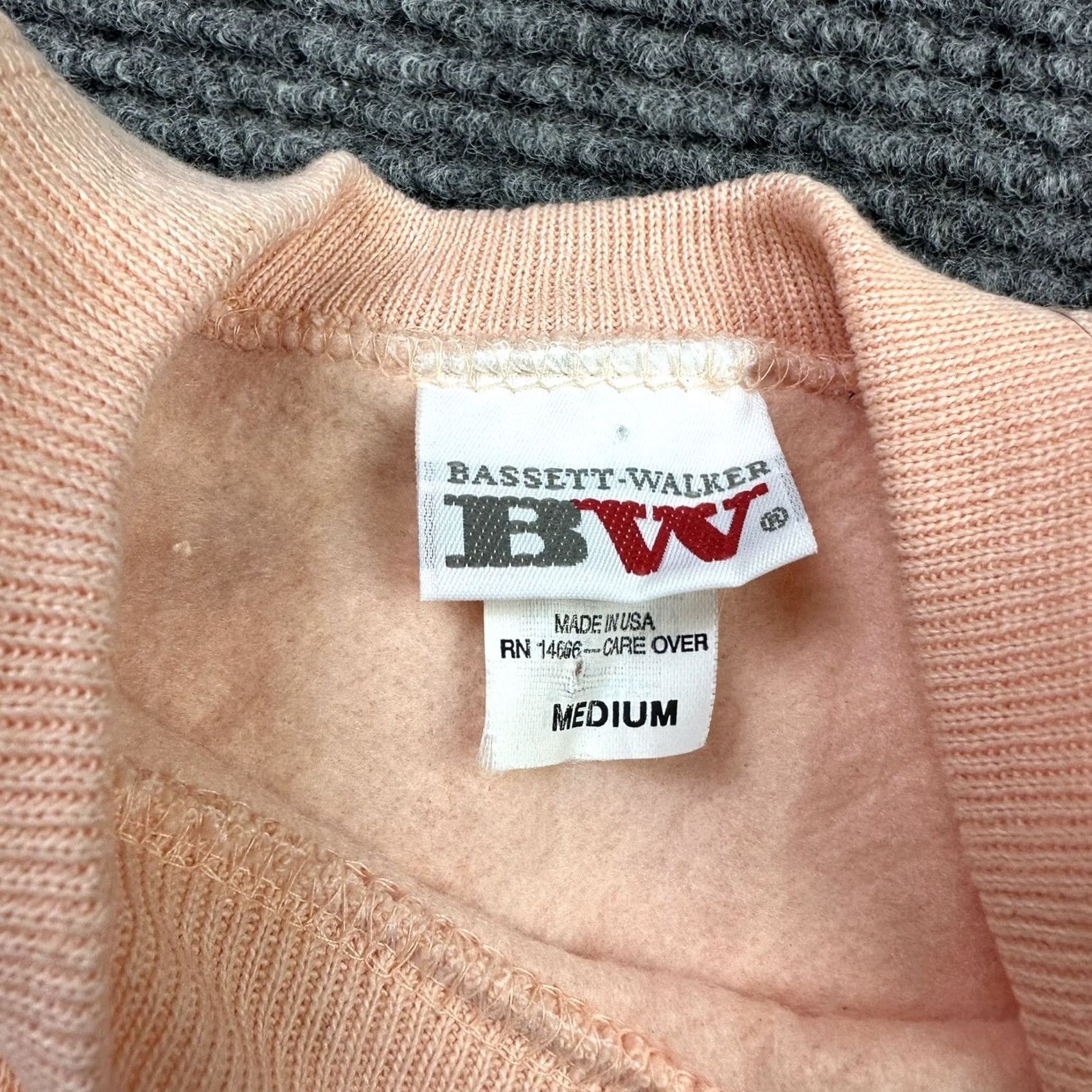 Vintage VINTAGE Bassett Walker Raglan Crewneck Sweatshirt Adult M 50/50 Cotton Polyester Pastel Orange 90s Mens Womens Unisex Sweatshirt Size US M / EU 48-50 / 2 - 2 Thumbnail