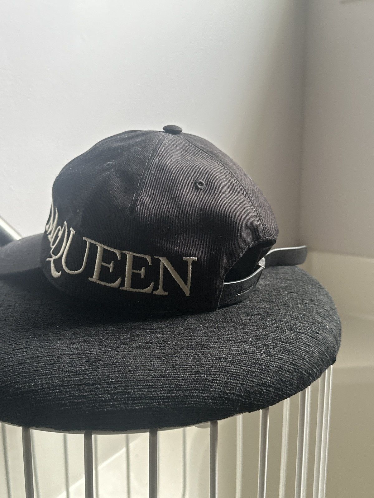 Alexander McQueen × Designer Alexander McQUEEN Baseball Hat (black) Size ONE SIZE - 3 Thumbnail