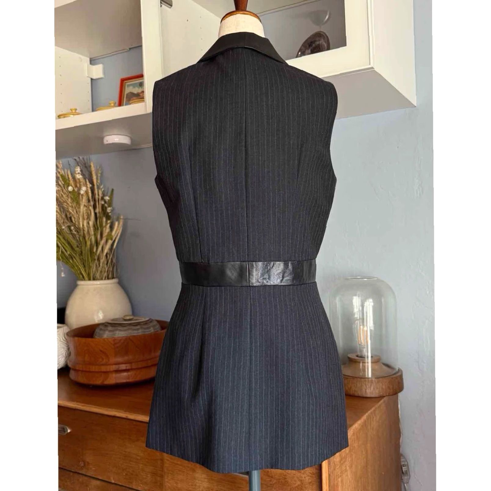 Vintage VINTAGE Caché Vest Wool Gray Pinstripe Leather Trim Size 8 90s Modern Office Gothic Grunge New Wave Women Mens Size M / US 6-8 / IT 42-44 - 3 Thumbnail