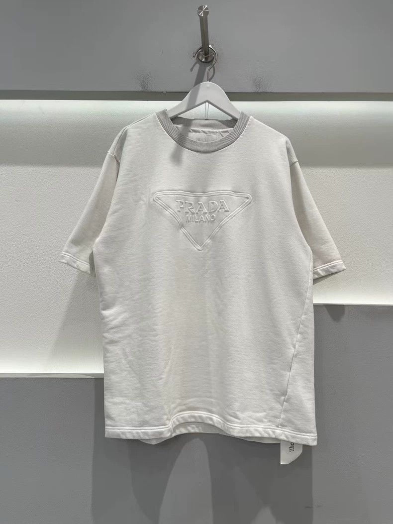 Prada Prada White relief letter logo short sleeves 2501-Nextarrow Size US M / EU 48-50 / 2 - 1 Thumbnail