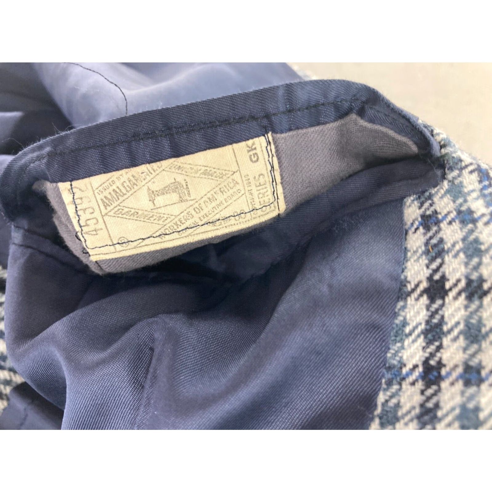 VINTAGE Hart Schaffner Marx Blazer Mens 44R Wool Gray Plaid Notch Lapel Single-Breasted Two-Button USA Made 1940s 50s Mens