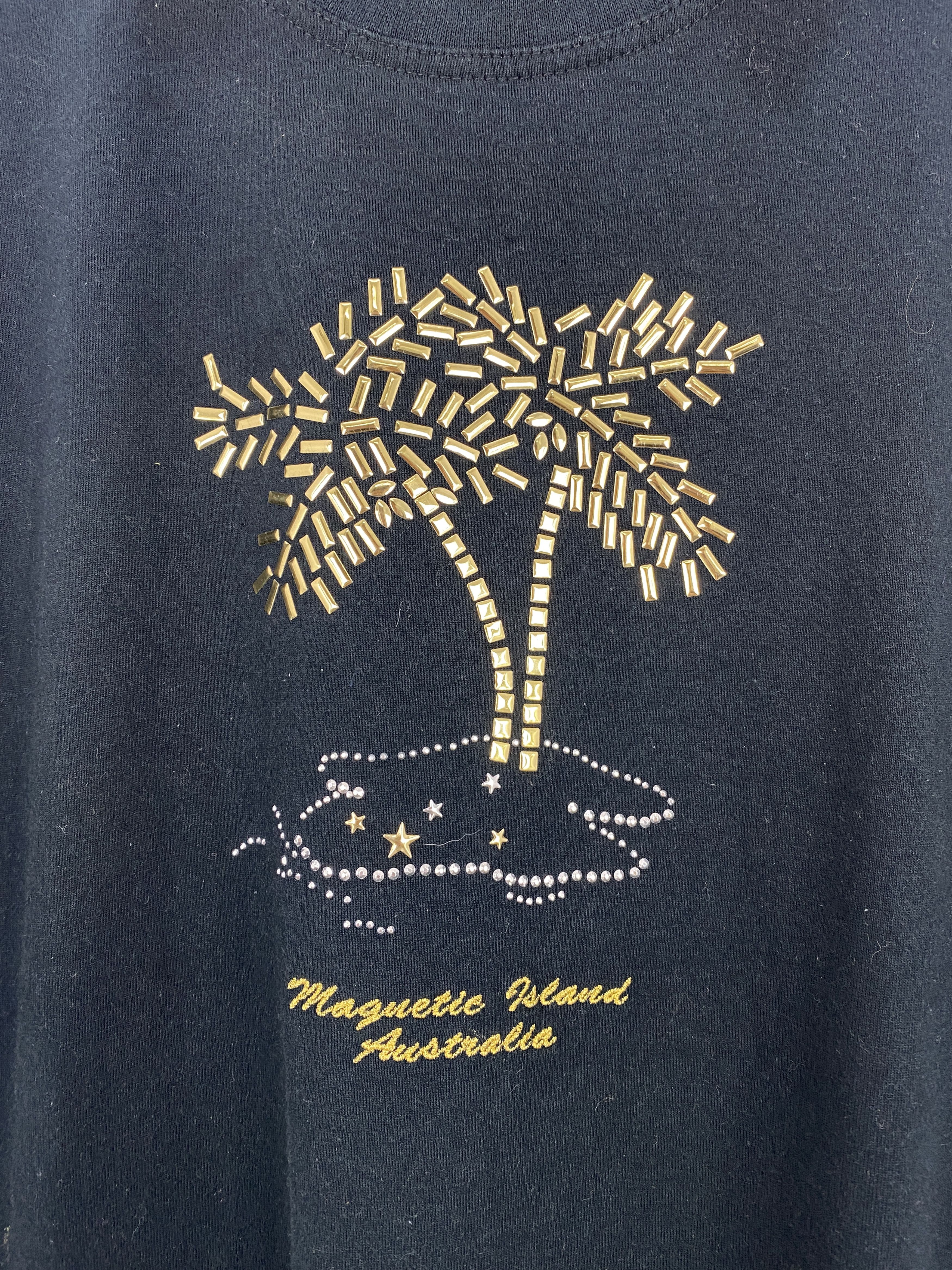 Man Made In Australia Vintage 90s Magnetic Island Australia Embroidered Tee TA0507 Size US L / EU 52-54 / 3 - 8 Thumbnail