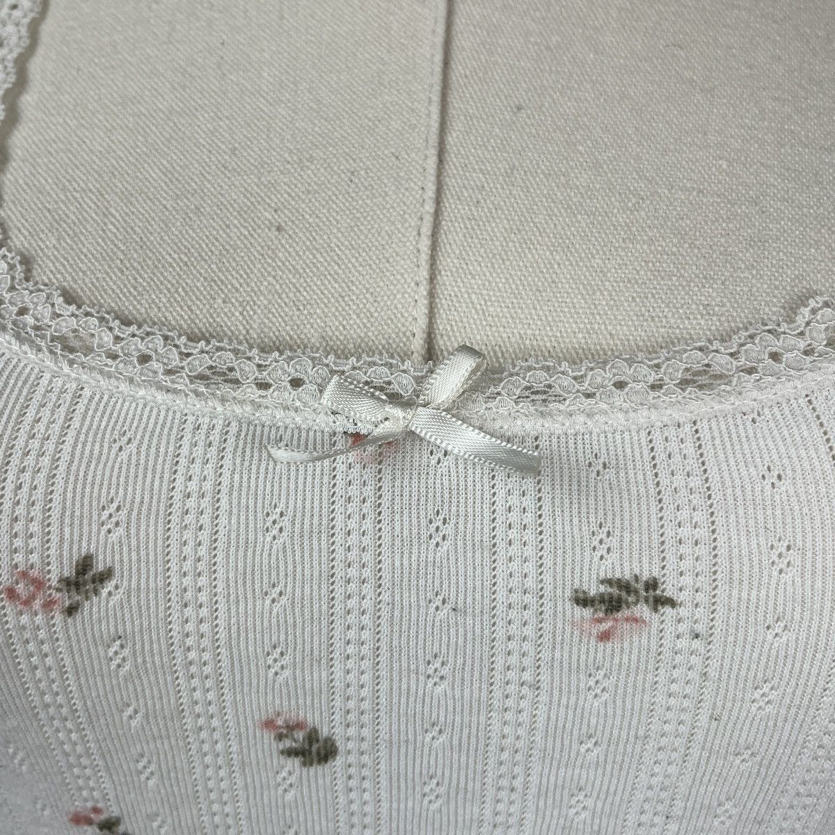 Divided Divided white dainty floral lace trim tank Size S / US 4 / IT 40 - 4 Thumbnail