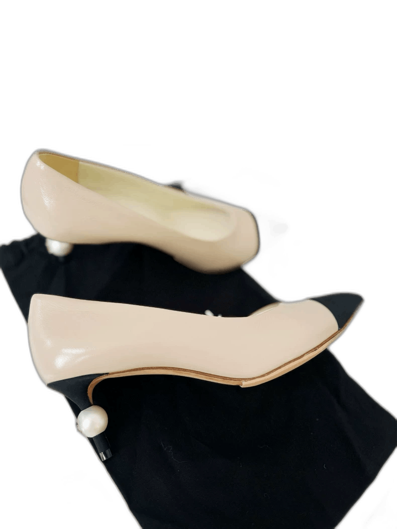 Chanel Chanel Beige Flats with Black Toe Cap Size US 6 / IT 36 - 1 Thumbnail