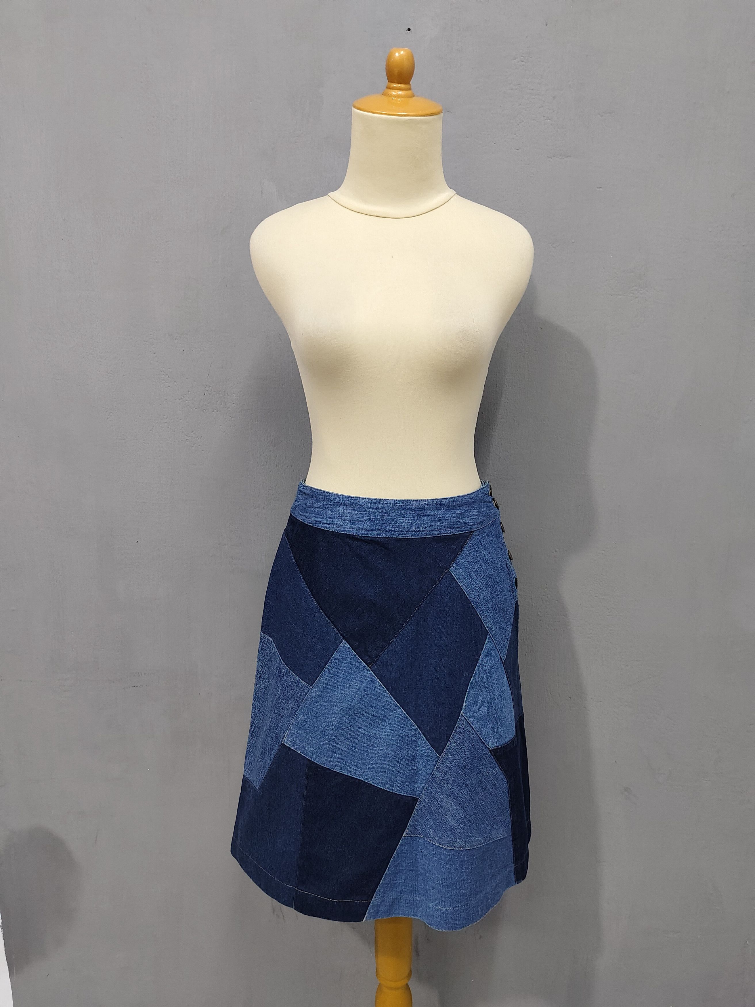 Mademoiselle Non Non Mademoiselle Non Non 🇯🇵 Mosaic Pacthwork Panel Denim Skirt Size 30" / US 8 / IT 44 - 9 Thumbnail