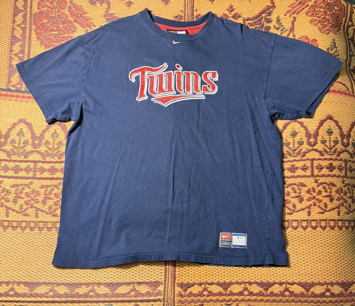Nike Vintage Nike Minnesota Twins Embroidered T Shirt Size US XL / EU 56 / 4 - 2 Thumbnail