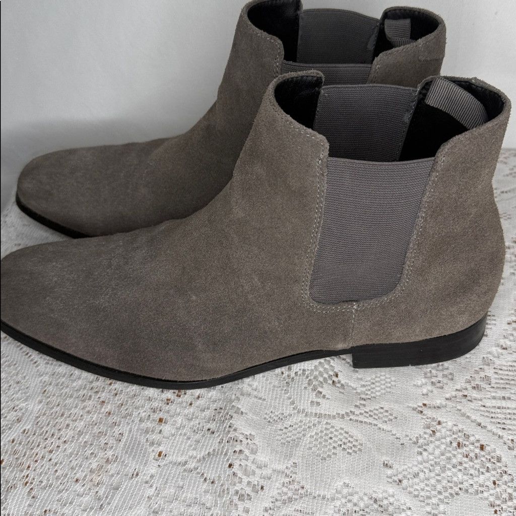 Express Express Chelsea gray suede Men’s slip on chukka boots sz 12 Size US 12 / EU 45 - 4 Thumbnail