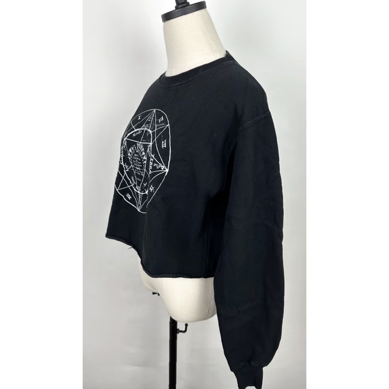 Vintage John Galt Sweatshirt Womens Small Halloween Black Cropped Raw Hem Witch Crewneck Shirt Size S / US 4 / IT 40 - 5 Thumbnail