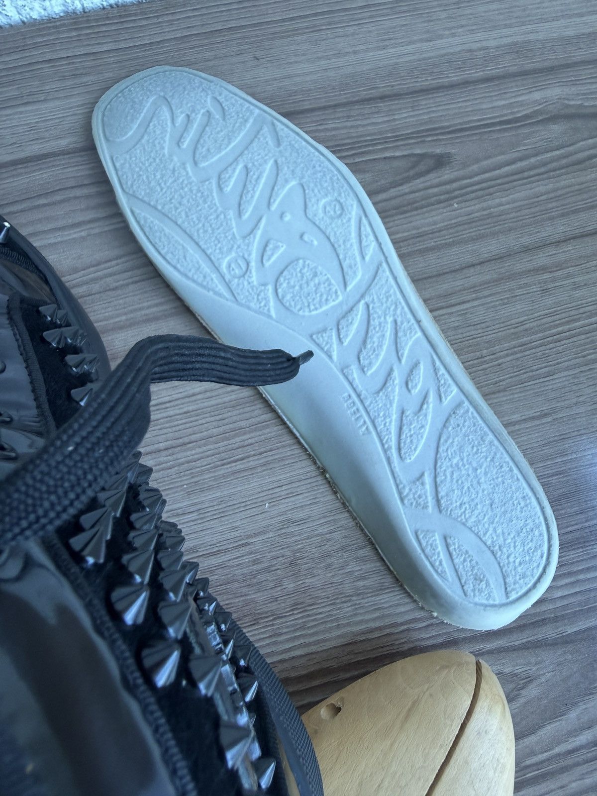 Christian Louboutin spiked louis junior trainers Size US 7 / EU 40 - 17 Thumbnail