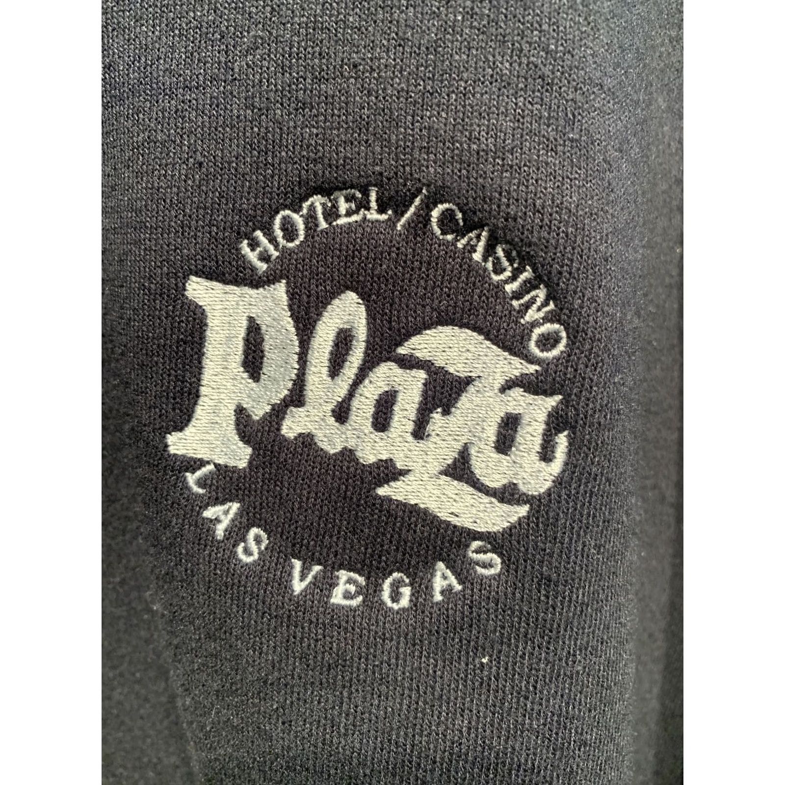 Fruit Of The Loom VINTAGE PLAZA Las Vegas Nevada Embroidered Crewneck Sweatshirt Mens 2XL Black Size US XXL / EU 58 / 5 - 2 Thumbnail