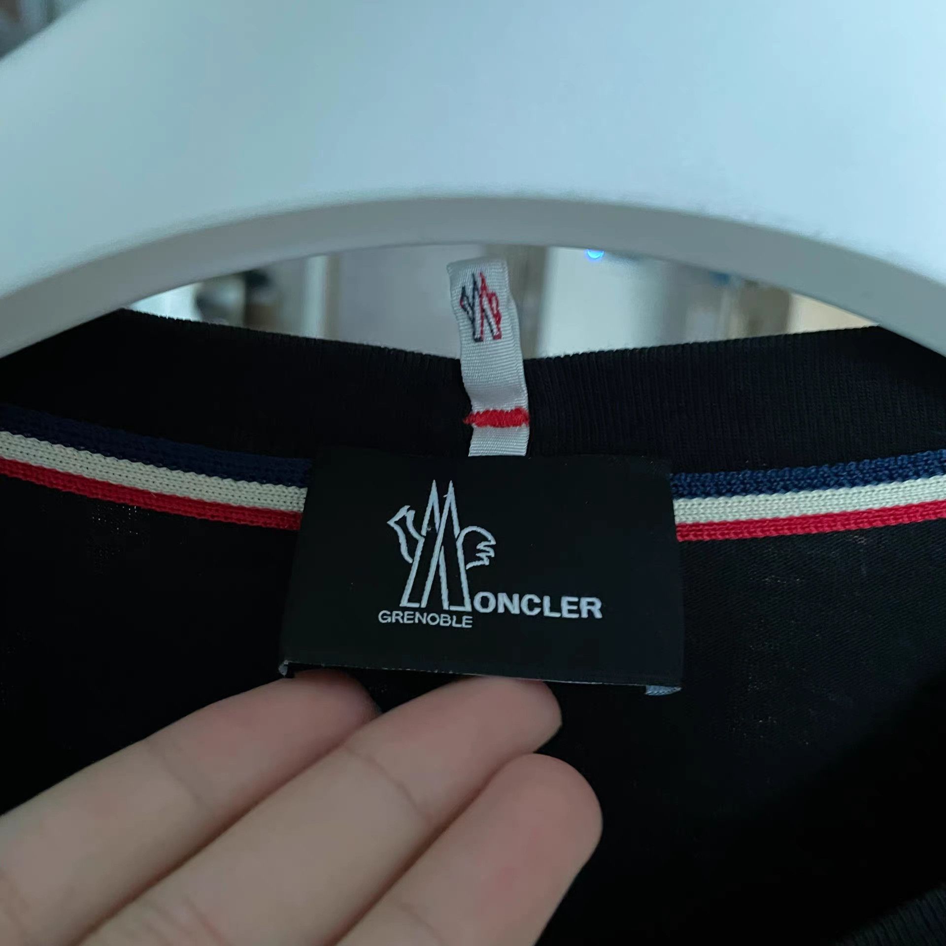 Moncler Moncler T-shirt Size L Size US L / EU 52-54 / 3 - 3 Thumbnail