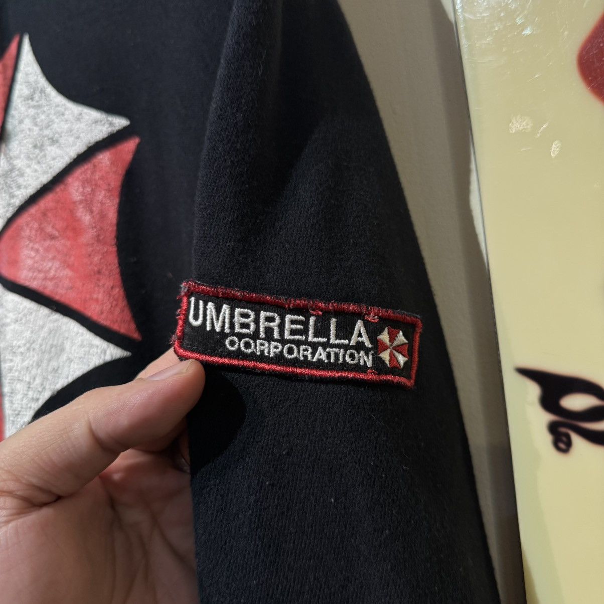 Japanese Brand Resident Evil / Biohazard Umbrella Corp Logo Hoodie Size US M / EU 48-50 / 2 - 5 Thumbnail