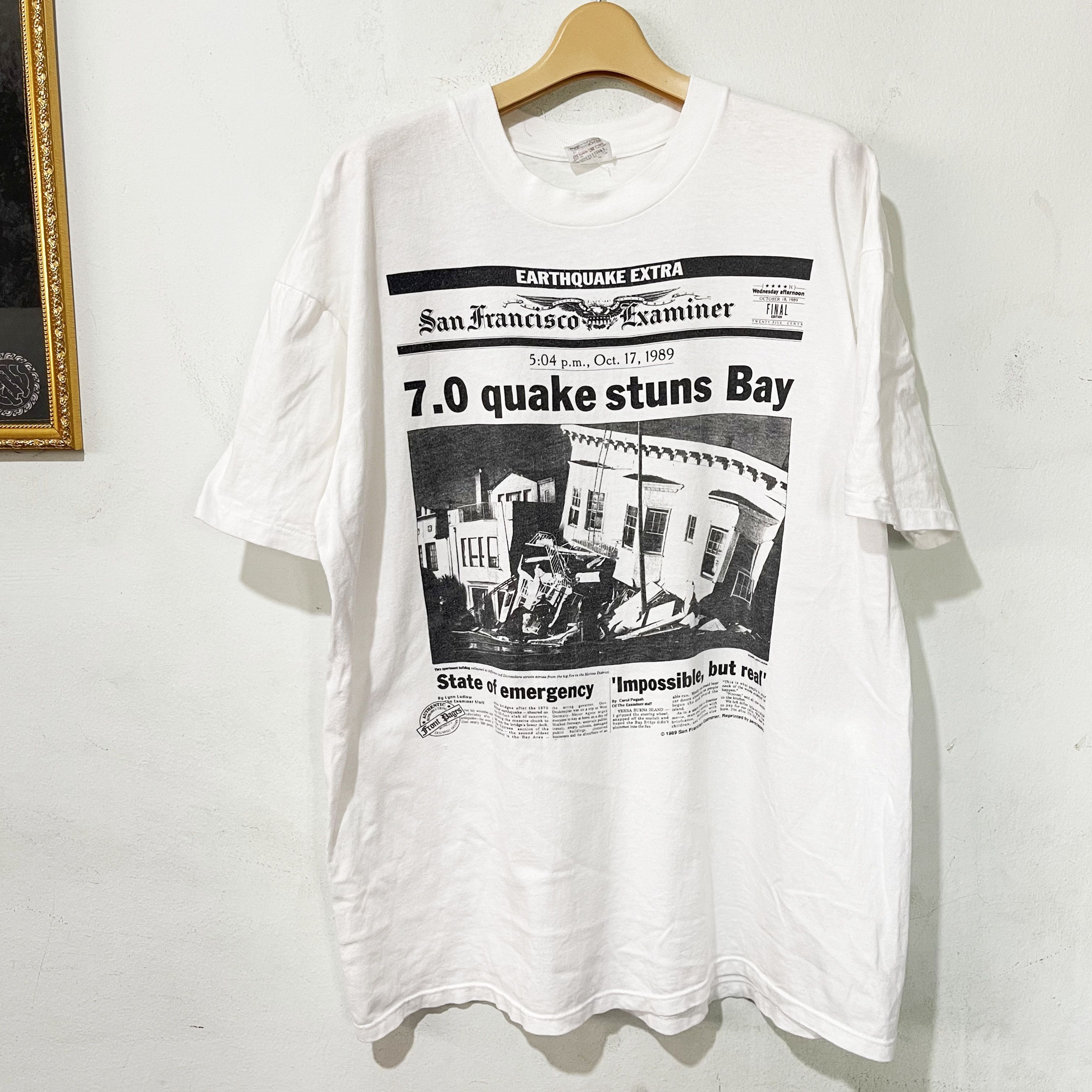 Vintage Vintage 1989 San Francisco Examiner Earthquake T-Shirt Size US XL / EU 56 / 4 - 1 Thumbnail