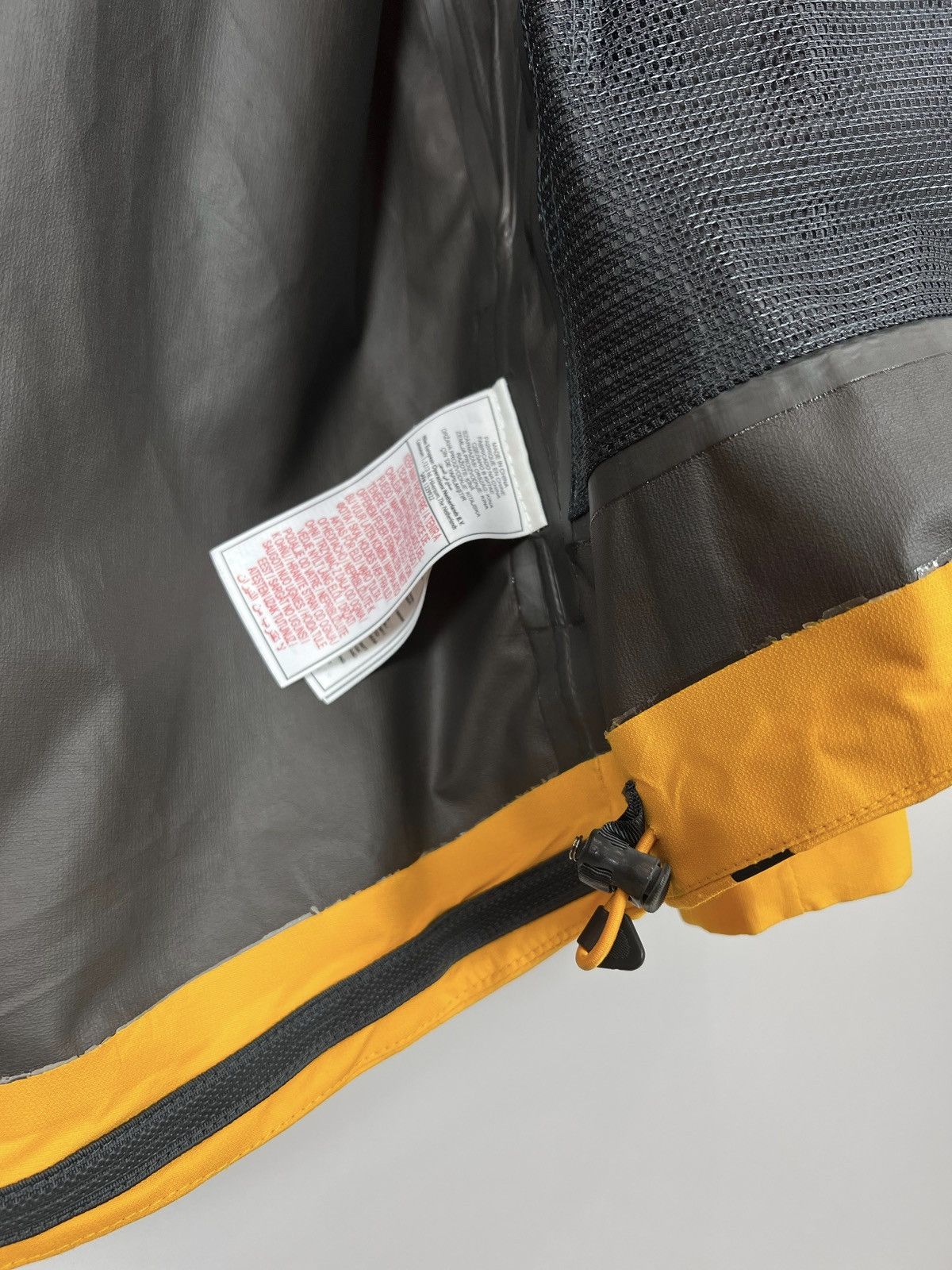 Nike ACG Nike ACG Vintage Gore Tex Jacket Yellow Size US M / EU 48-50 / 2 - 8 Thumbnail