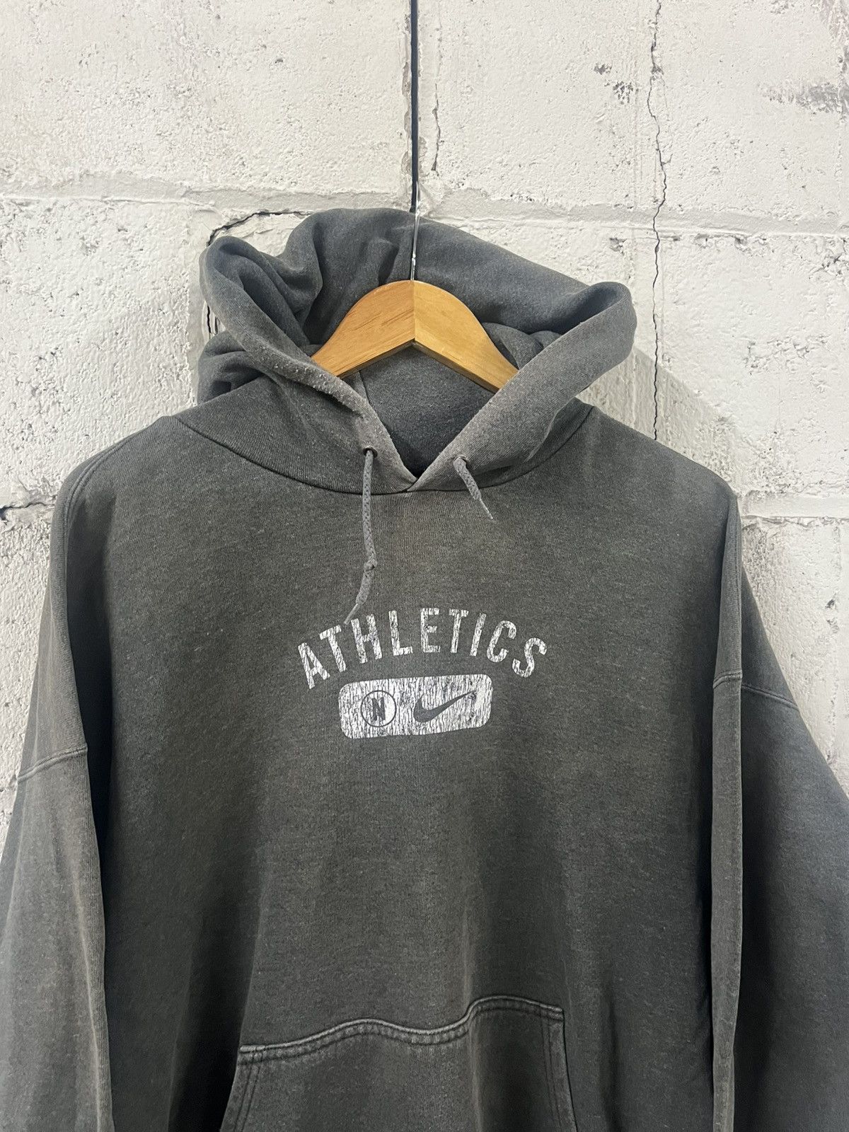 Nike Nike center swoosh 90s faded rare streetwear hype boxy Size US XL / EU 56 / 4 - 4 Thumbnail