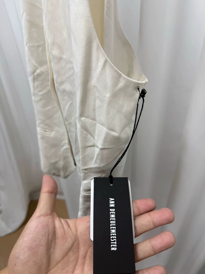 Ann Demeulemeester Ann demeulemeester size 34 Gradient color vest Size US M / EU 48-50 / 2 - 3 Thumbnail
