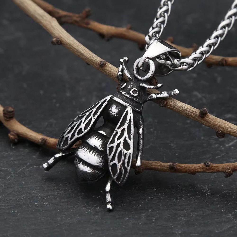 Jewelry Gothic Bee Pendant Necklace Size ONE SIZE - 2 Thumbnail