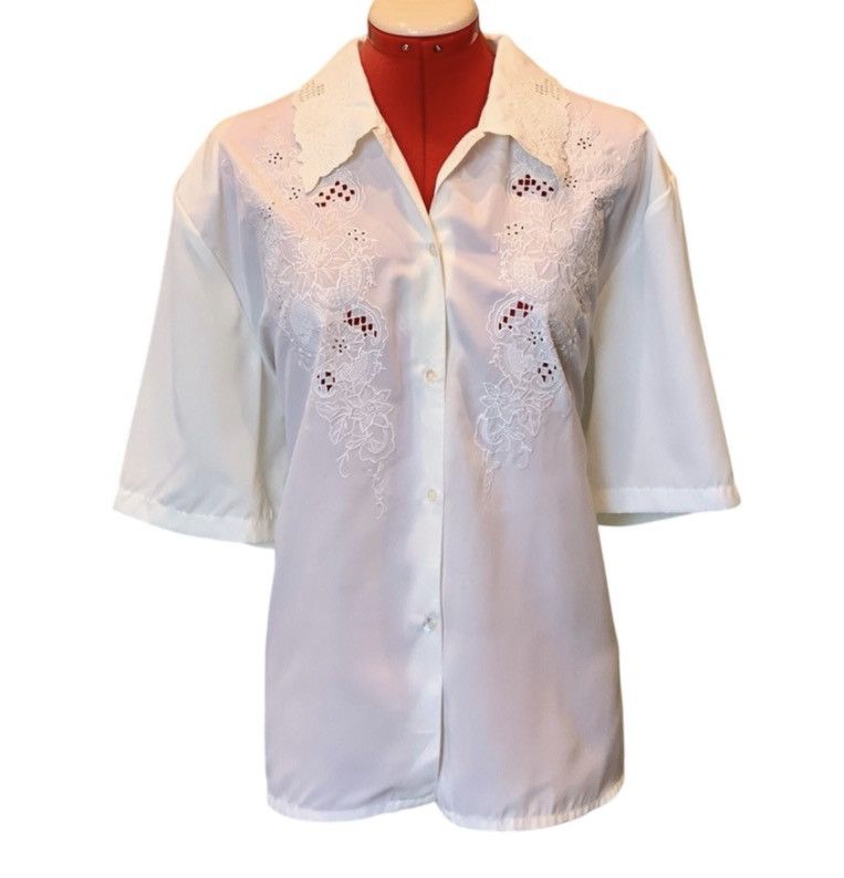 Other Vintage White Embroidered Blouse Hing Lee Lace Top Size 25 Size XL / US 12-14 / IT 48-50 - 1 Thumbnail
