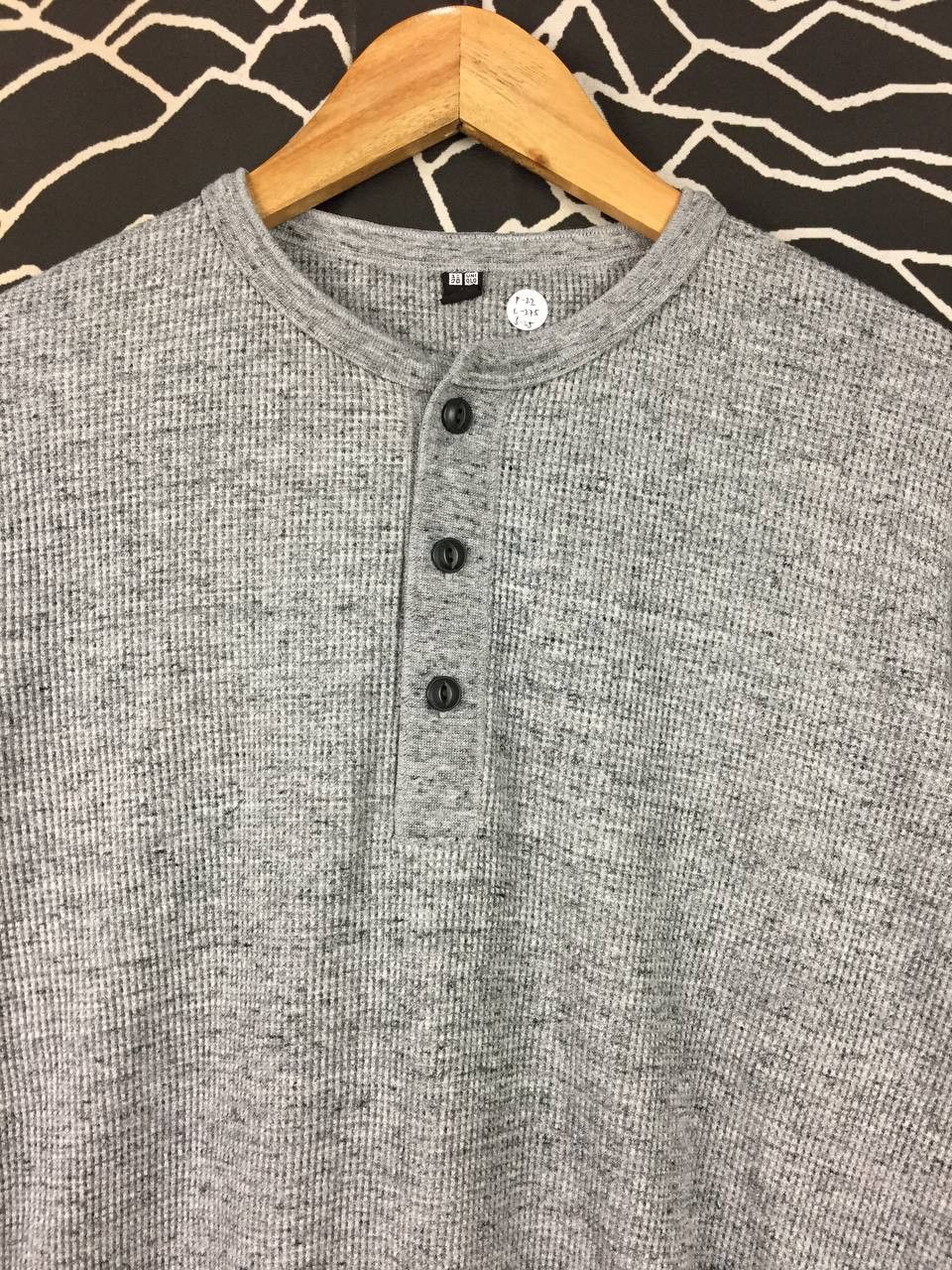 Uniqlo Uniqlo Waffle Knit Henley Long Sleeve Tee Size L Size US L / EU 52-54 / 3 - 3 Thumbnail