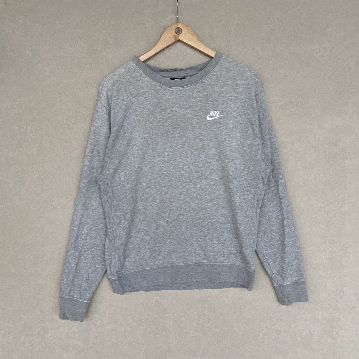 Other Vintage Nike Small Embroidered Crewneck Sweatshirt Gray Sz S Size US S / EU 44-46 / 1 - 1 Thumbnail