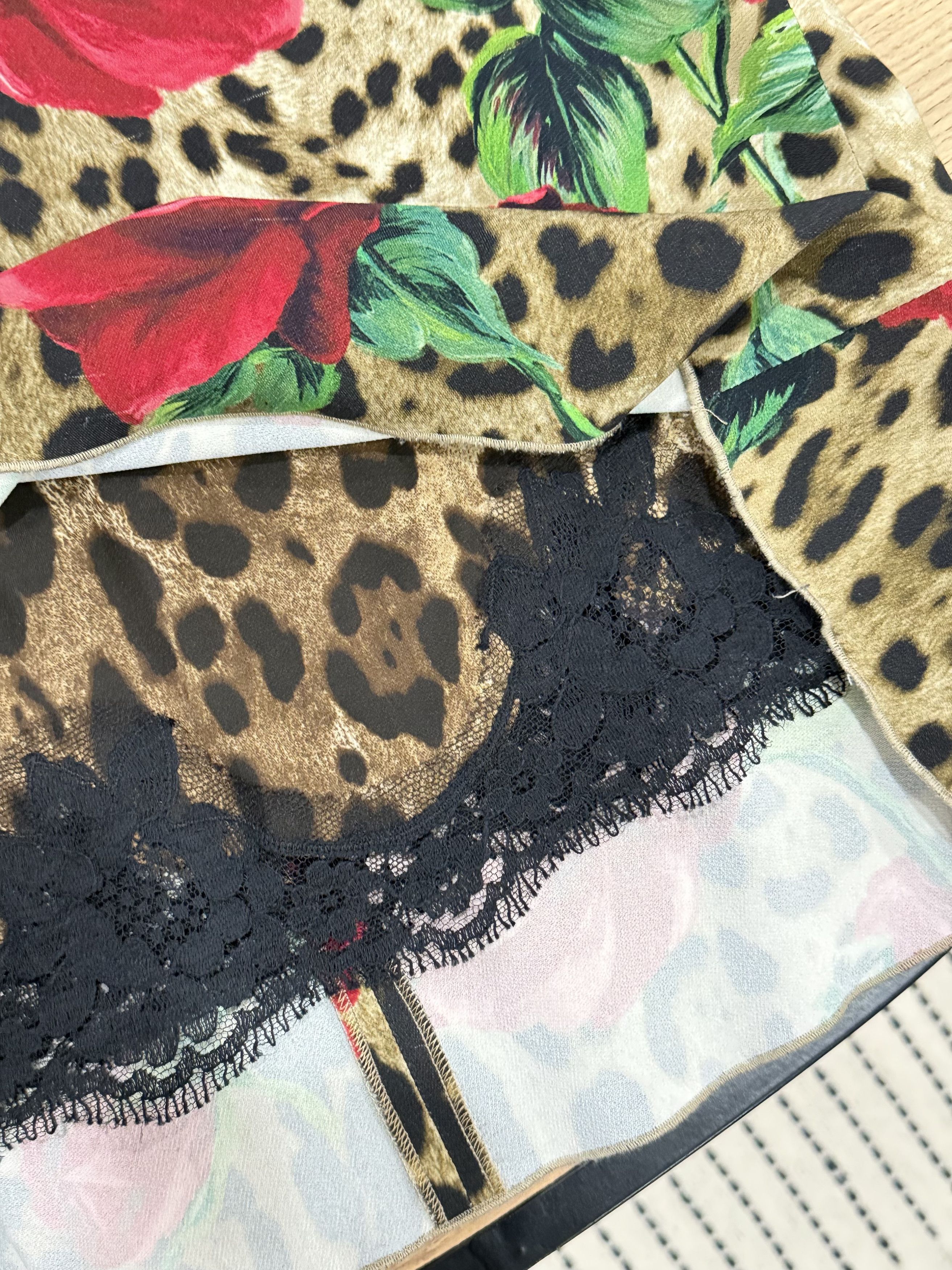 Dolce & Gabbana Dolce & Gabbana Leopard Rose Skirt Size 28" / US 6 / IT 42 - 4 Thumbnail