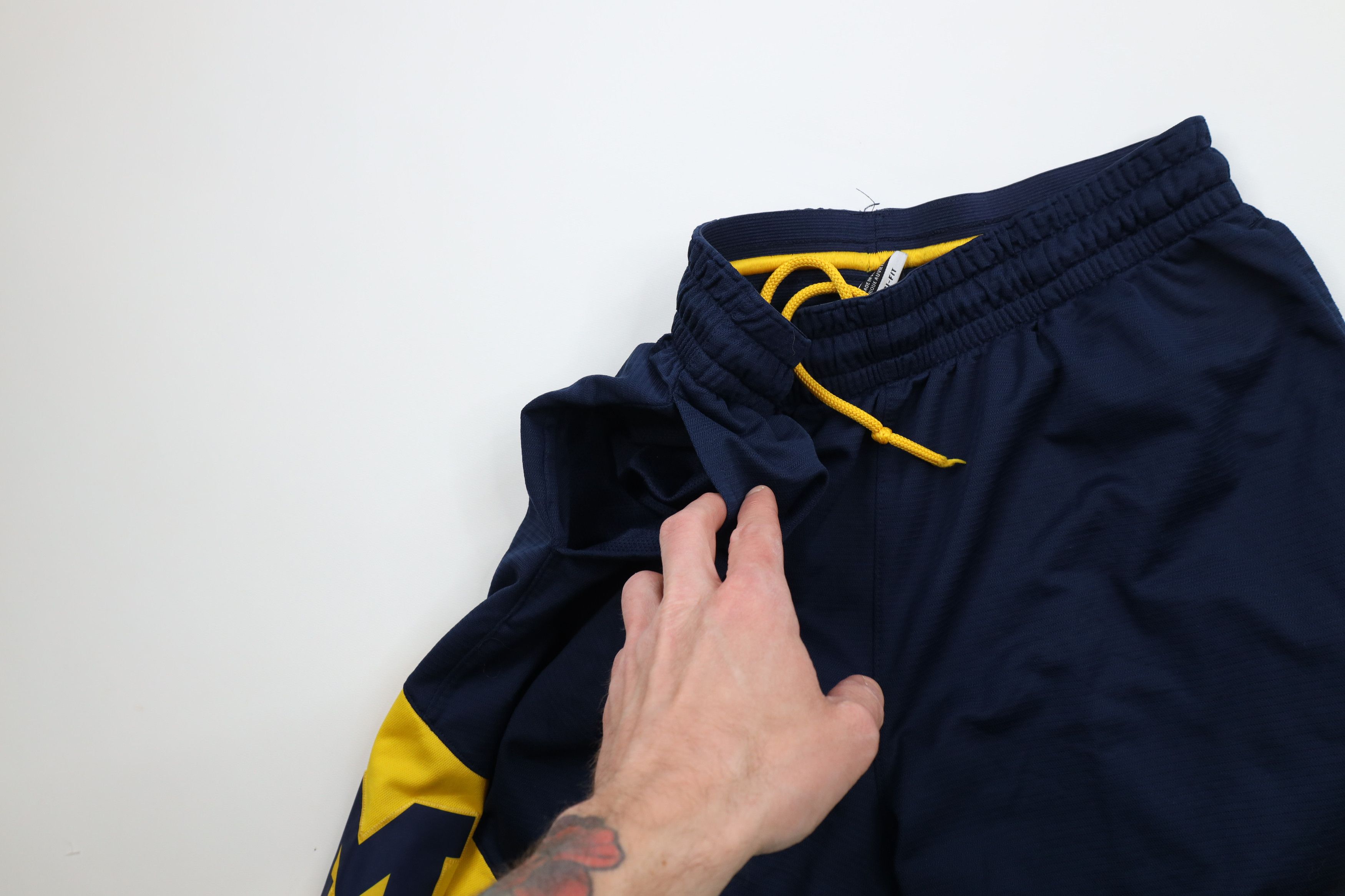 Nike × Vintage Nike Air Jordan University of Michigan Basketball Shorts Size US 34 / EU 50 - 5 Thumbnail