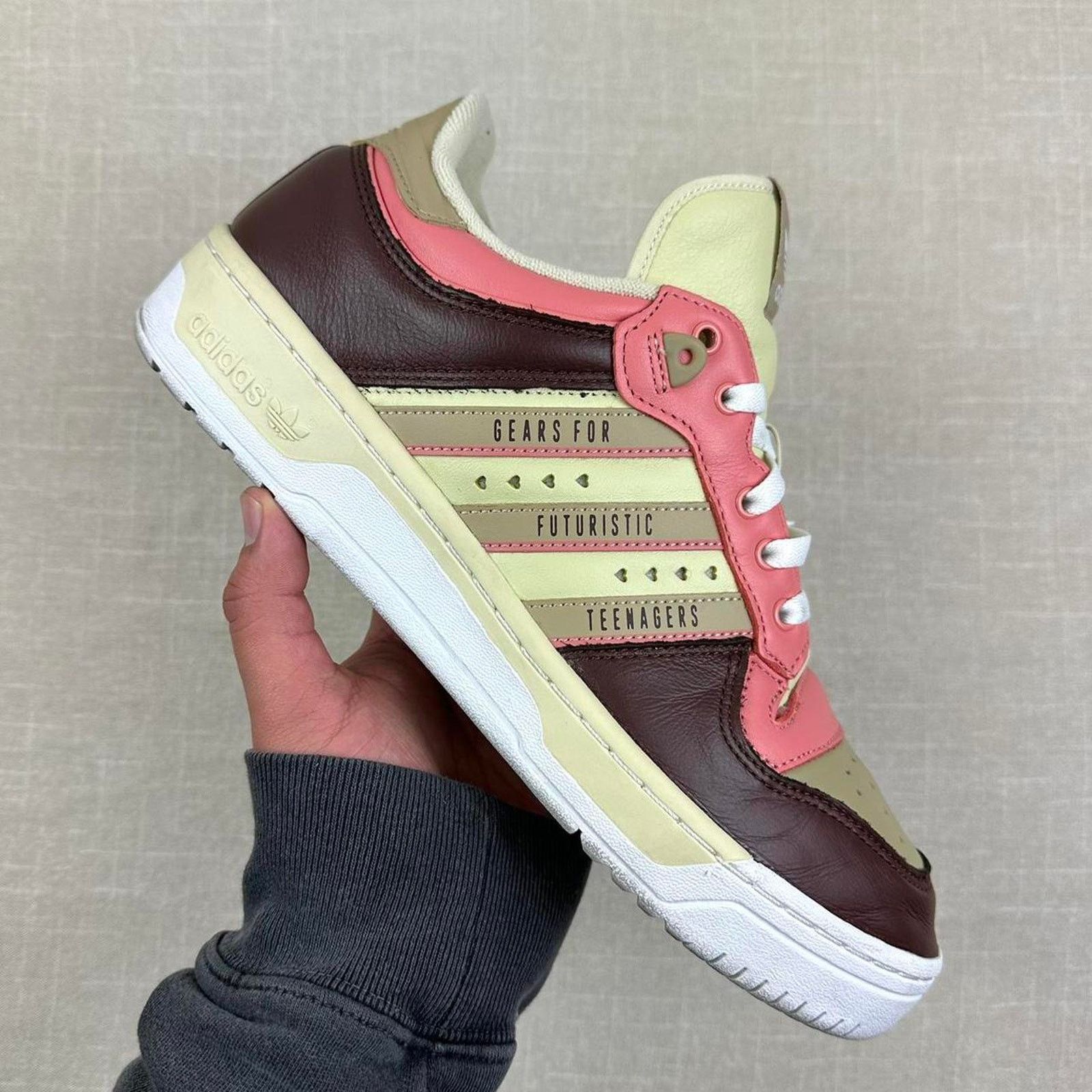 Adidas Adidas x Human Made Rivalry Low “Sand” Size US 11.5 / EU 44-45 - 1 Thumbnail