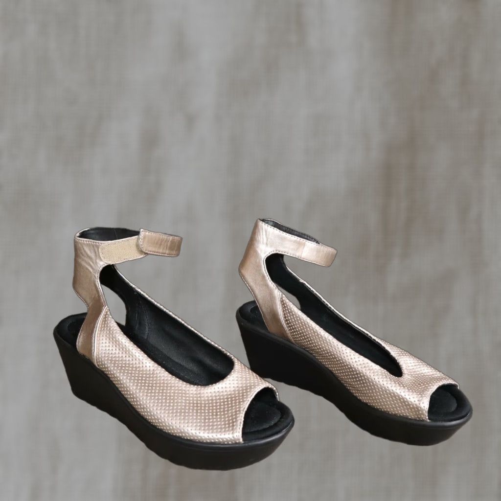 Steve Madden **Steve Madden Babelle Rose Gold Ankle-Strap Wedge Sandals Women's 6 M Peep Toe** Size US 6 / IT 36 - 1 Thumbnail