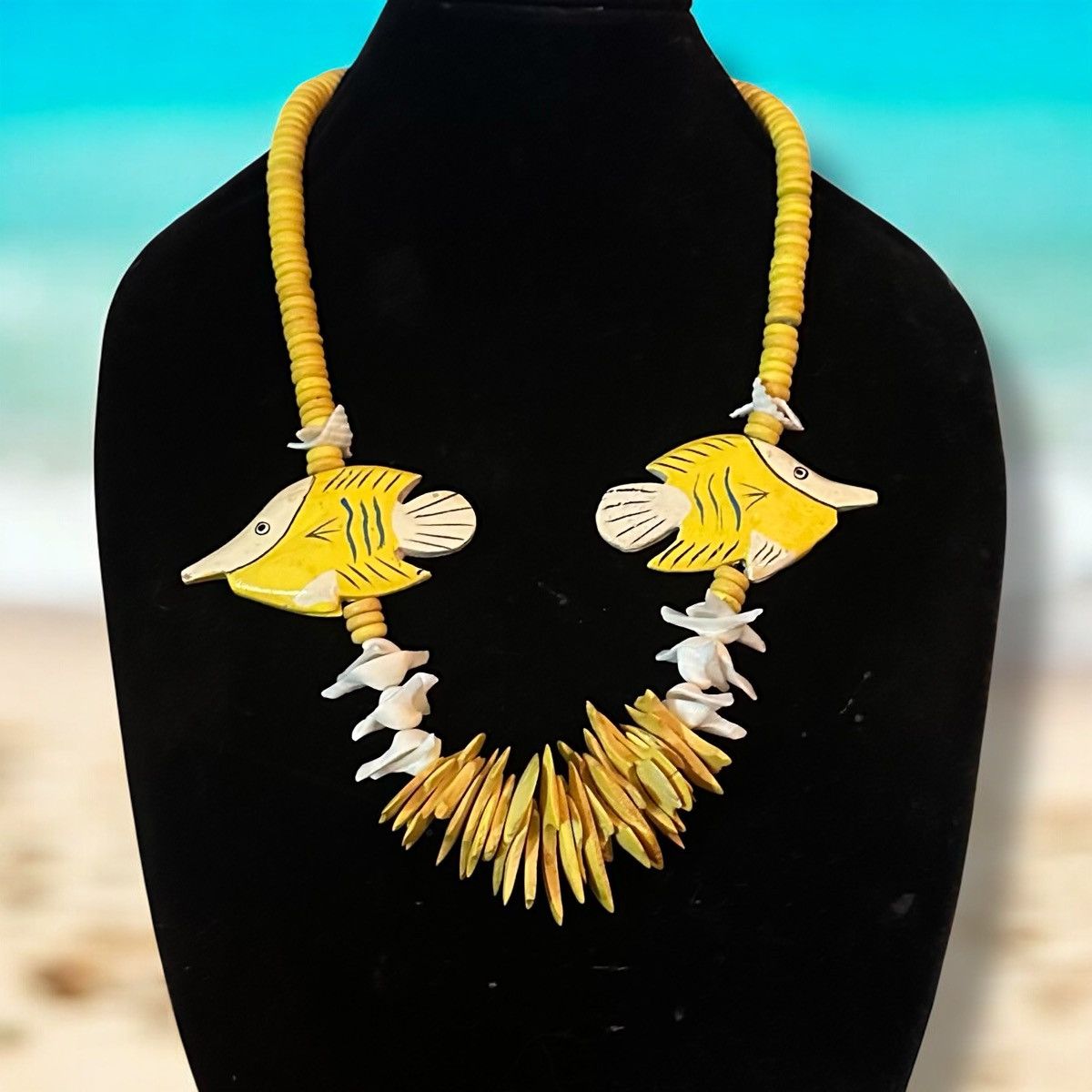 Vintage Vintage chunky yellow fish bead and shell necklace Size ONE SIZE - 1 Thumbnail