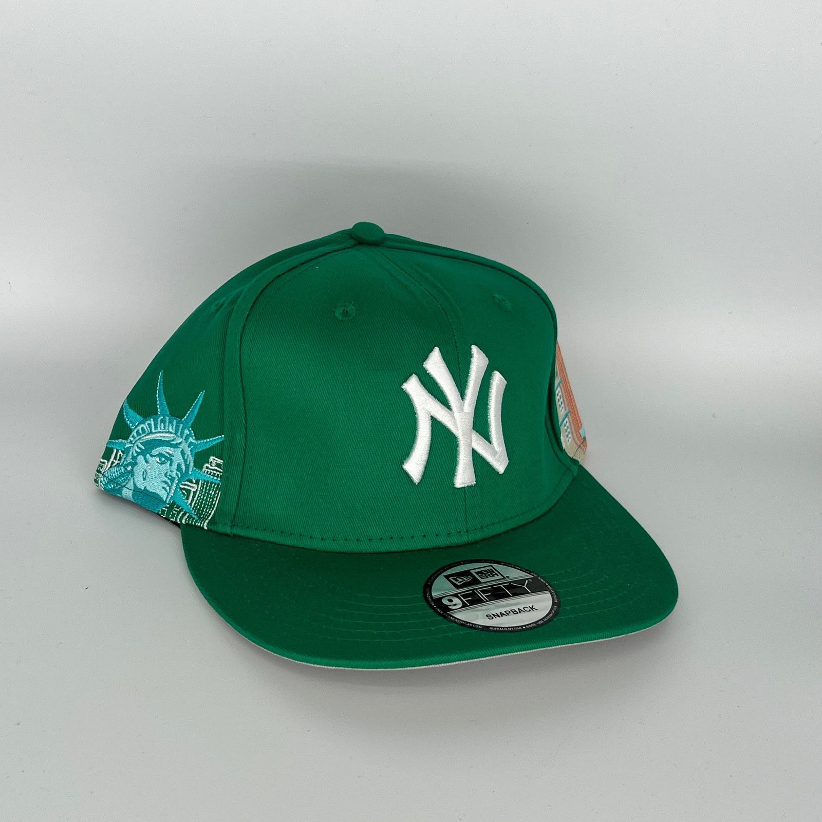 New Era Green New York Yankees Statue of Liberty New Era MLB Size ONE SIZE - 1 Thumbnail