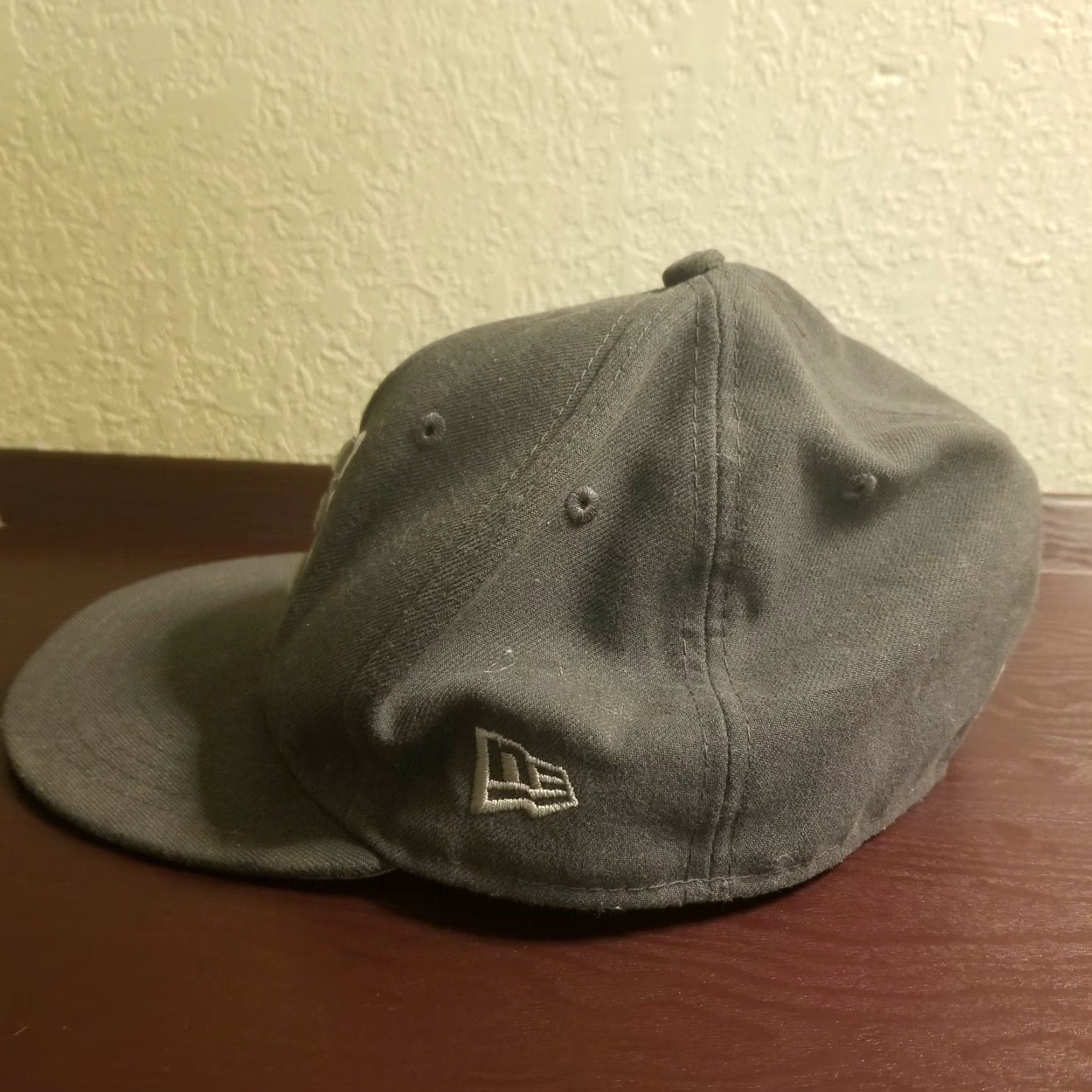 New Era New Era 59Fifty MLB Basic Fitted Hat Gray Atlanta Braves Cap 5950 Size 7 1/2 Men Baseball Cap Mens Size ONE SIZE - 2 Thumbnail