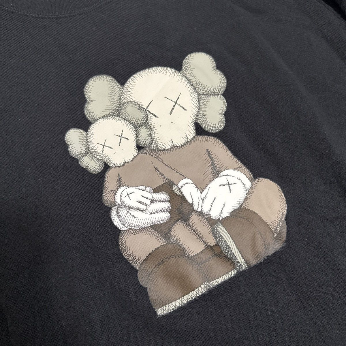 Kaws × Uniqlo Uniqlo x KAWS Crewneck shirt large Size US L / EU 52-54 / 3 - 2 Thumbnail