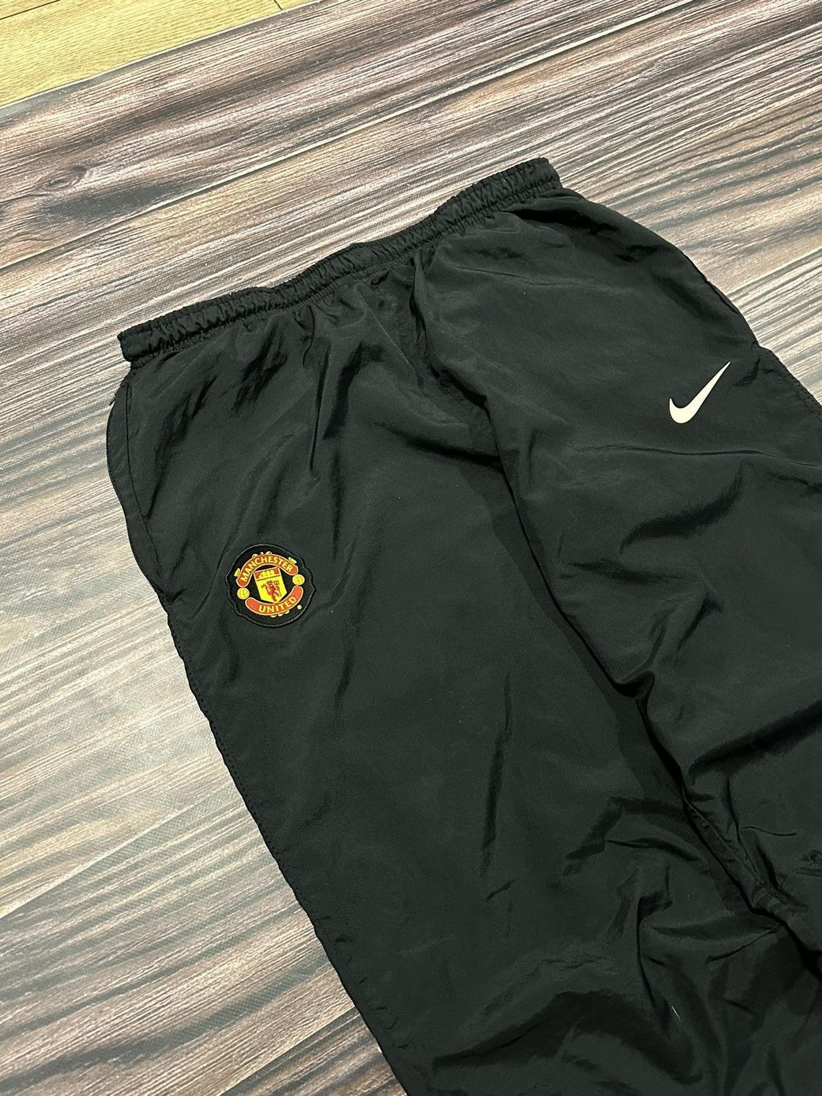 Nike × Vintage Vintage Nylon Pants Nike Soccer football Manchester United Size US 32 / EU 48 - 2 Thumbnail