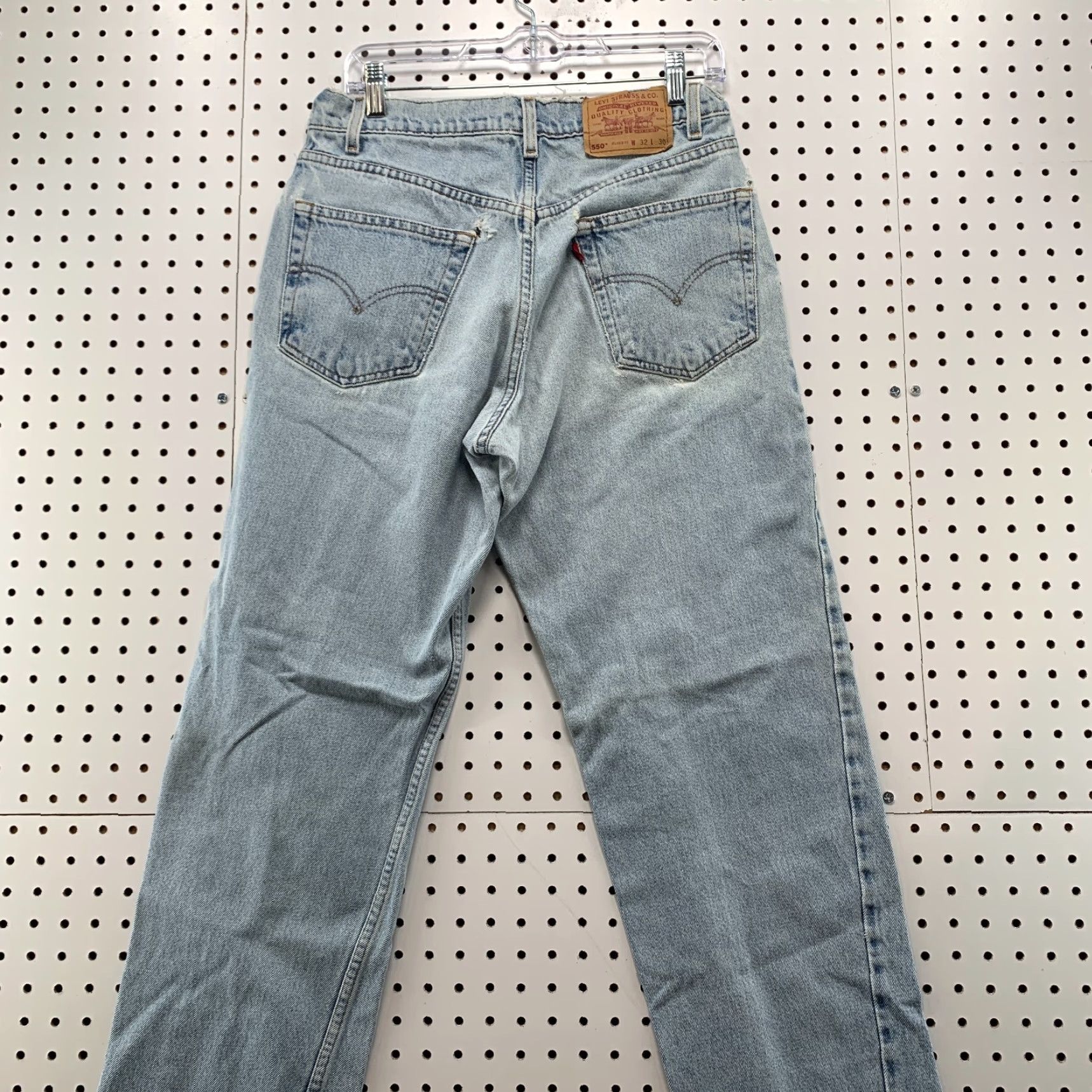 Levi's VINTAGE Levi's 550 Jeans Mens Relaxed 30x29.5 Light Wash Blue 90s Denim Size US 30 / EU 46 - 7 Thumbnail