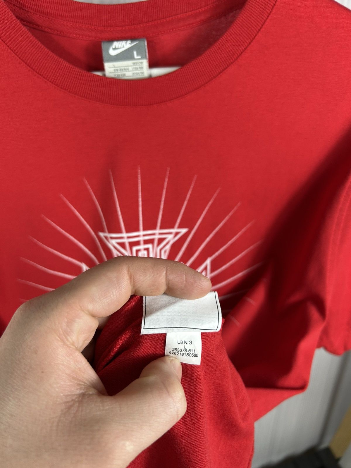 Nike Vintage Nike Portugal Big Logo Football T-Shirt Size L Size US L / EU 52-54 / 3 - 8 Thumbnail