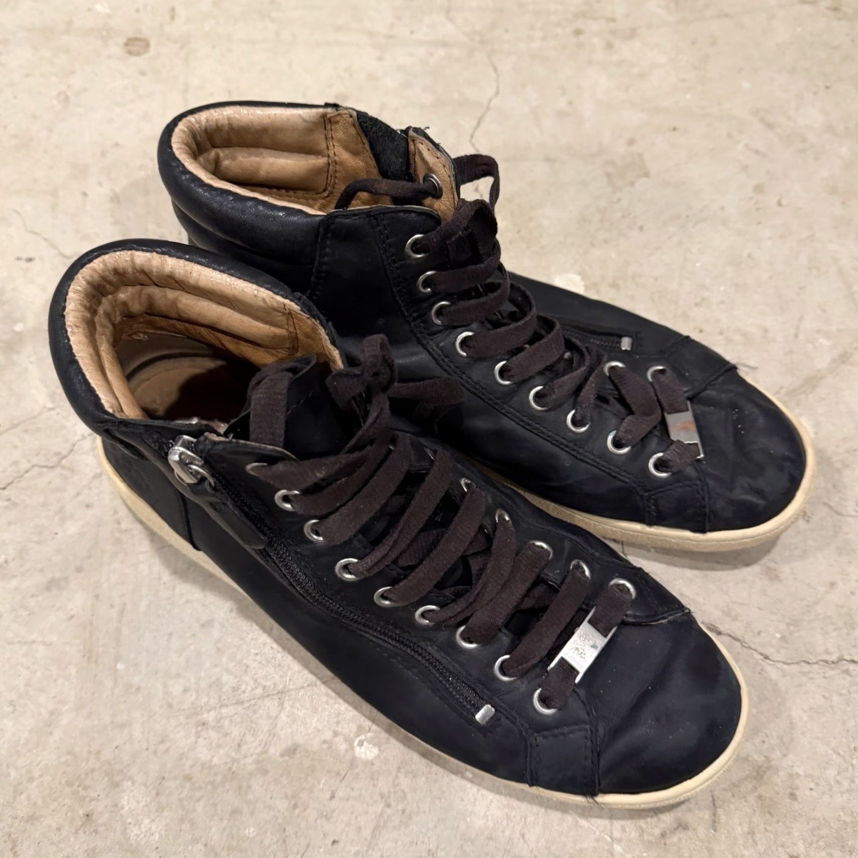 Ugg UGG Womens Sneaker High Top Leather Zip Lace Up Black Casual Comfort Shoes 10 US Womens Shoes Zipper Logo Athletic Walking Size M / US 6-8 / IT 42-44 - 2 Thumbnail