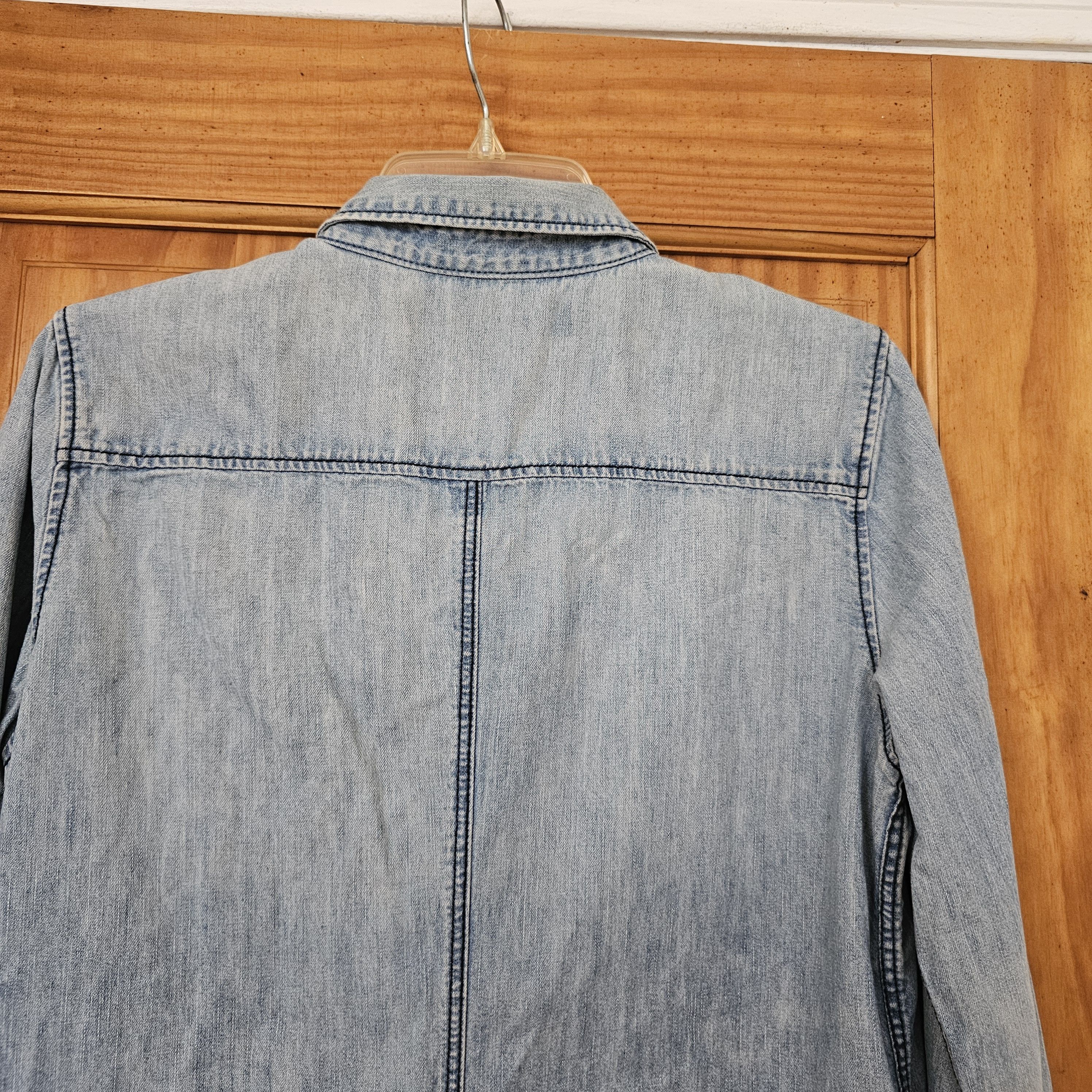 Other Women's Faded Wash Denim Chambray Button Up Long-Sleeve Top Size M / US 6-8 / IT 42-44 - 7 Thumbnail
