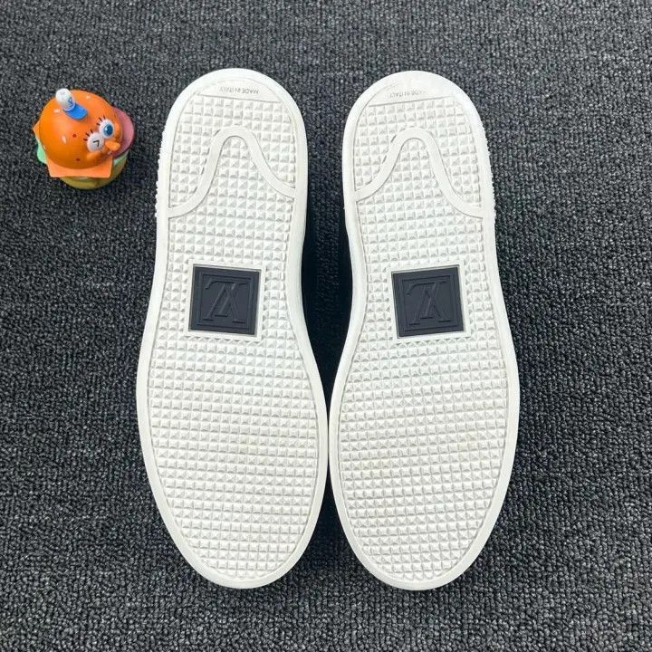 Louis Vuitton Louis Vuitton Black Casual Lace-Up Sneakers -2508 Size US 5.5 / EU 38 - 6 Thumbnail