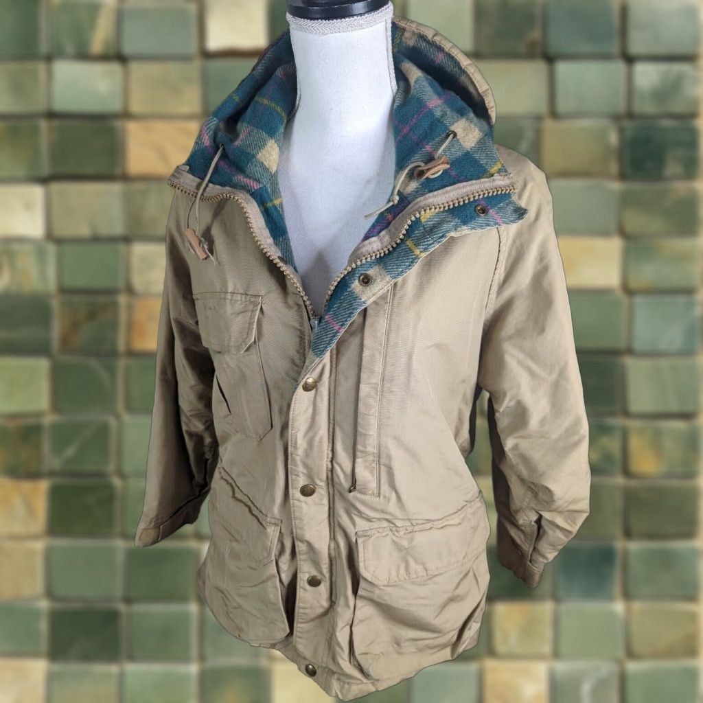 Vintage VINTAGE Woolrich Wool Flannel Lined Jacket Women’s Medium Beige Coat USA Made Size M / US 6-8 / IT 42-44 - 1 Thumbnail