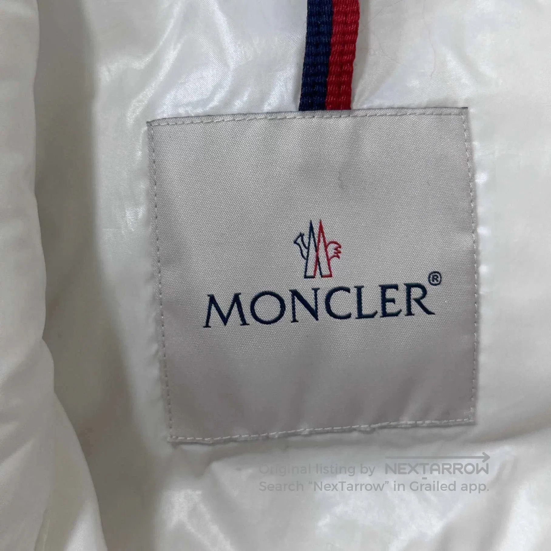 Moncler White Puffer Vest with Button Closure - Size M. Size US M / EU 48-50 / 2 - 4 Thumbnail