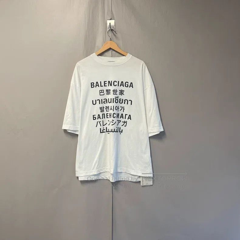 Balenciaga Balenciaga Seven Languages Loose Fit White Short Sleeve Size US XS / EU 42 / 0 - 1 Thumbnail