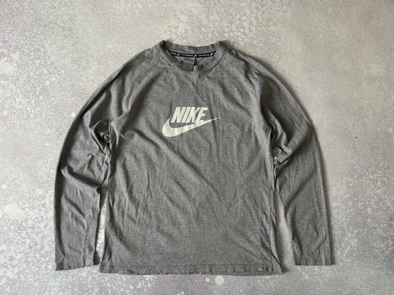 Nike × Vintage Vintage Nike Crewneck Sweatshirt Swoosh Logo Y2K Rare Item Size US L / EU 52-54 / 3 - 1 Thumbnail