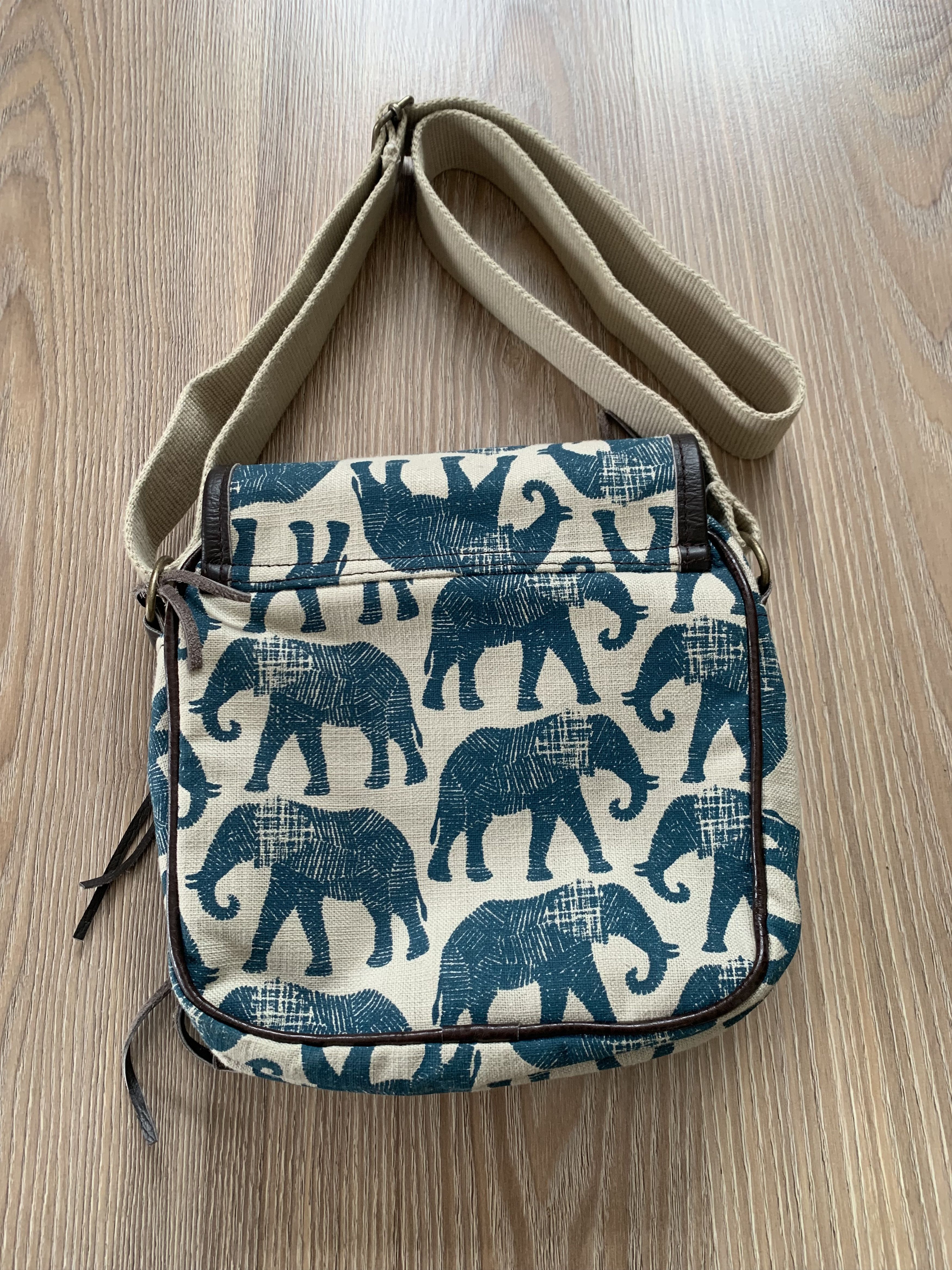 Other Hand Made Mongoose Flip Over Bag Size ONE SIZE - 3 Thumbnail