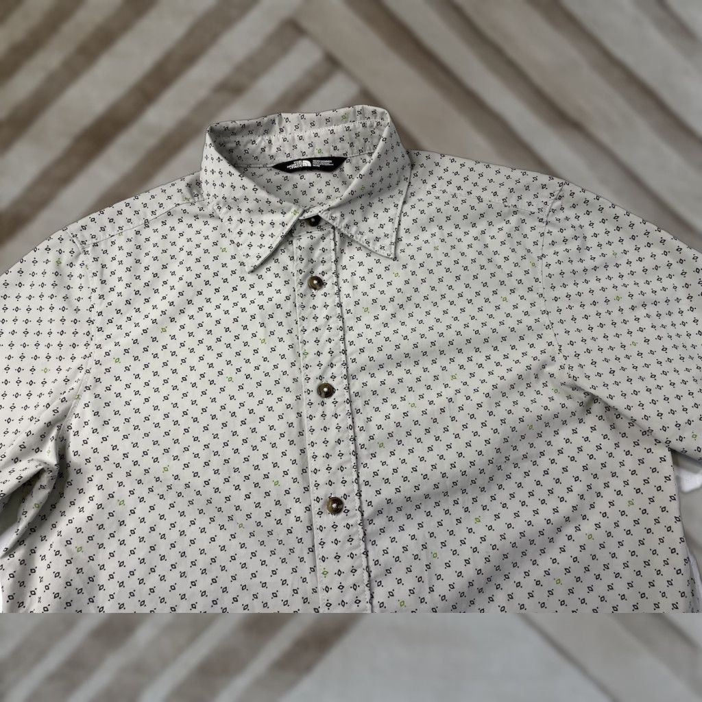 The North Face The North Face Shirt Mens Medium Button-Up Short Sleeve Slate Camp Geometric Size US M / EU 48-50 / 2 - 1 Thumbnail