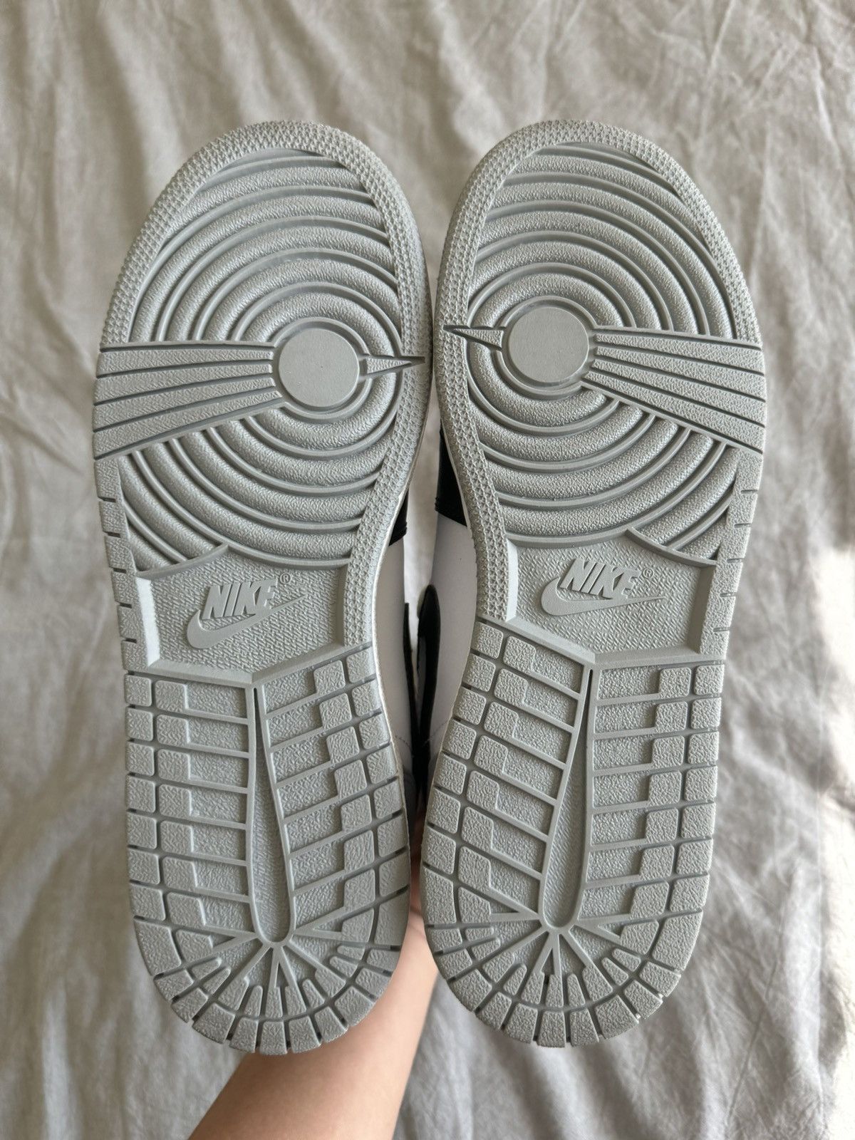 Nike Jordan 1 baron Gs Size 7y Size US 7 / EU 40 - 12 Thumbnail