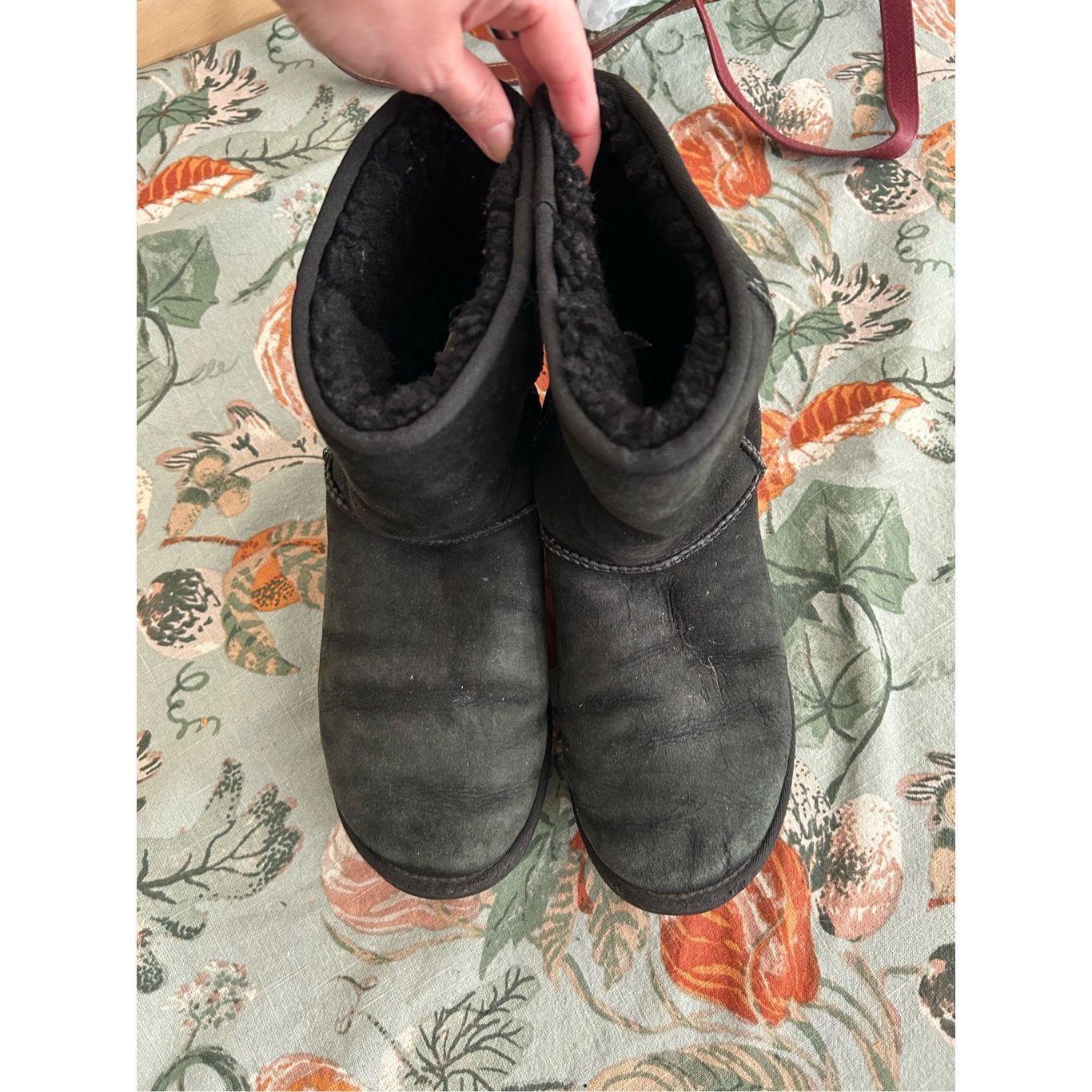 Ugg UGG Australia Classic Short Boots in Black, Winter Shearling Size US 8 / IT 38 - 8 Thumbnail