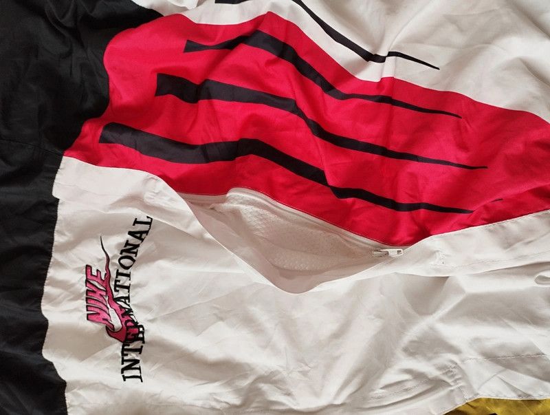 Nike Nike International Windbreaker Jacket 90s L Rare vintage Size US L / EU 52-54 / 3 - 7 Thumbnail